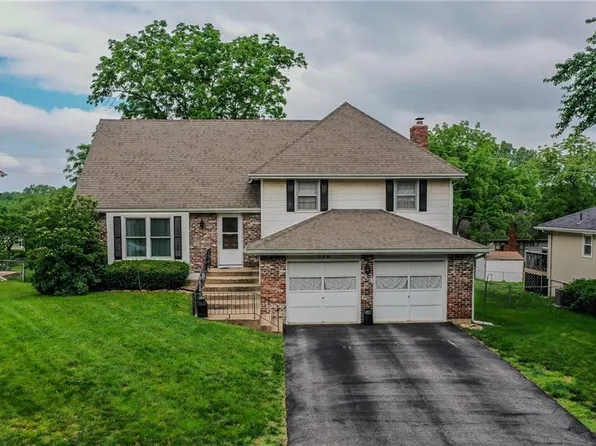 520 E 126th St, Olathe, KS 66061