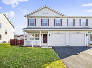 1317 Burns Ln, Minooka, IL 60447