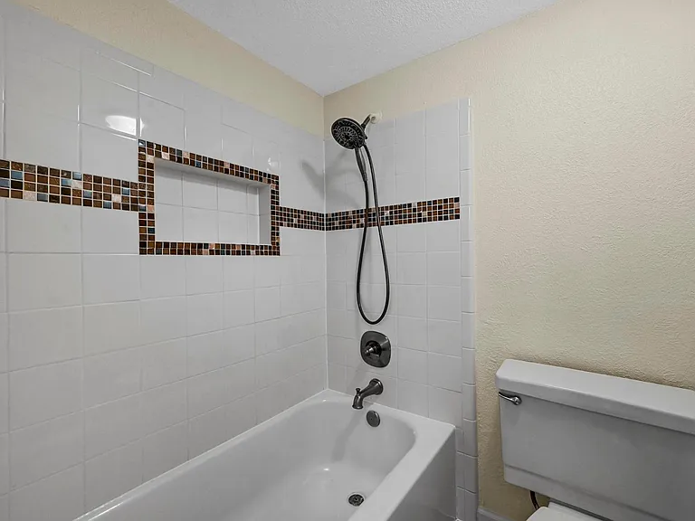 6005 Dooley Dr — Photo 22