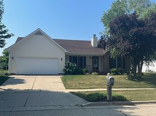 547 Summer Dr, Walworth, WI 53184