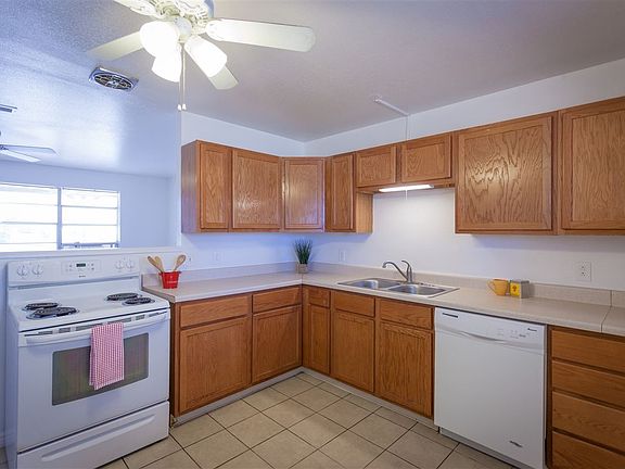 3rd image of 3107 Radcliff Dr