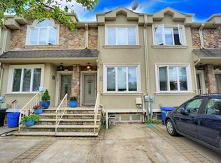 30 Calvanico Ln, Staten Island, NY 10314