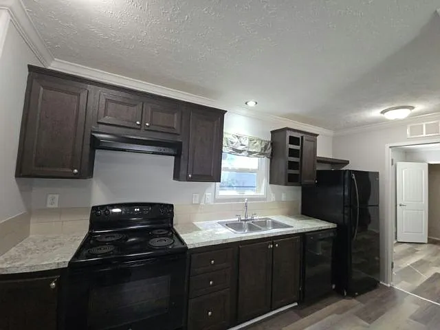 3 bed, 2.0 bath, 1056 sqft, $2,015 — Photo 4