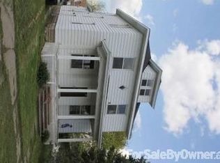 109 E Main St, Wyoming, IA 52362