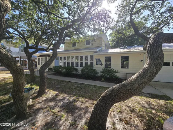 137 NW 9th Street, Oak Island, NC 28465