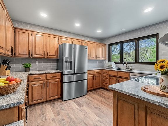 3rd image of 12 Dunedin Ln
