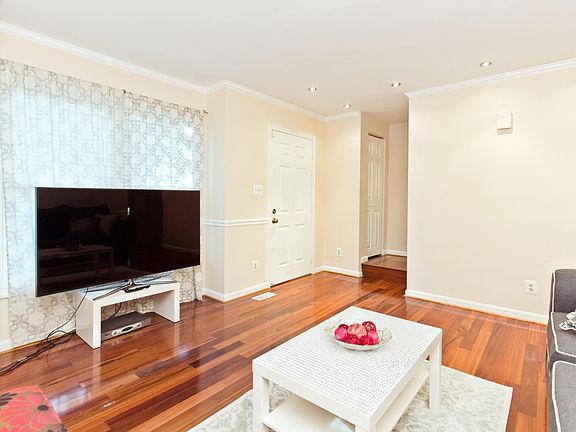 2nd image of 2430 S Oxford St #2430