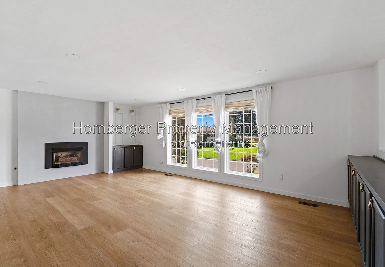 4 bed, 3.0 bath, 2424 sqft, $3,295 — Photo 2
