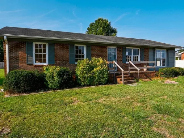 205 W B St, Erwin, NC 28339