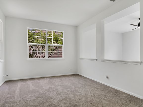4th image of 601 W Kristina Ln