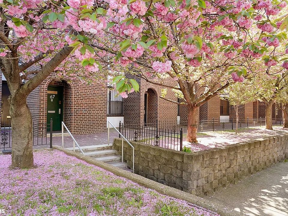 1st image of 67 Henry St #Townhouse 67
