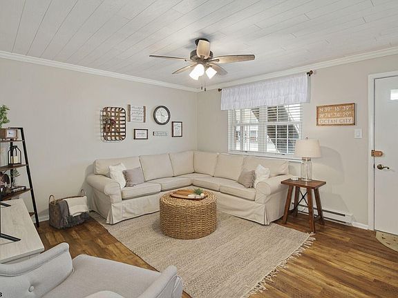 4th image of 825 Plymouth Pl #19