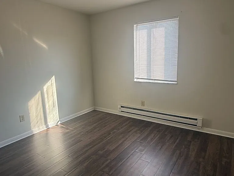 4365 Parkway Dr — Photo 8