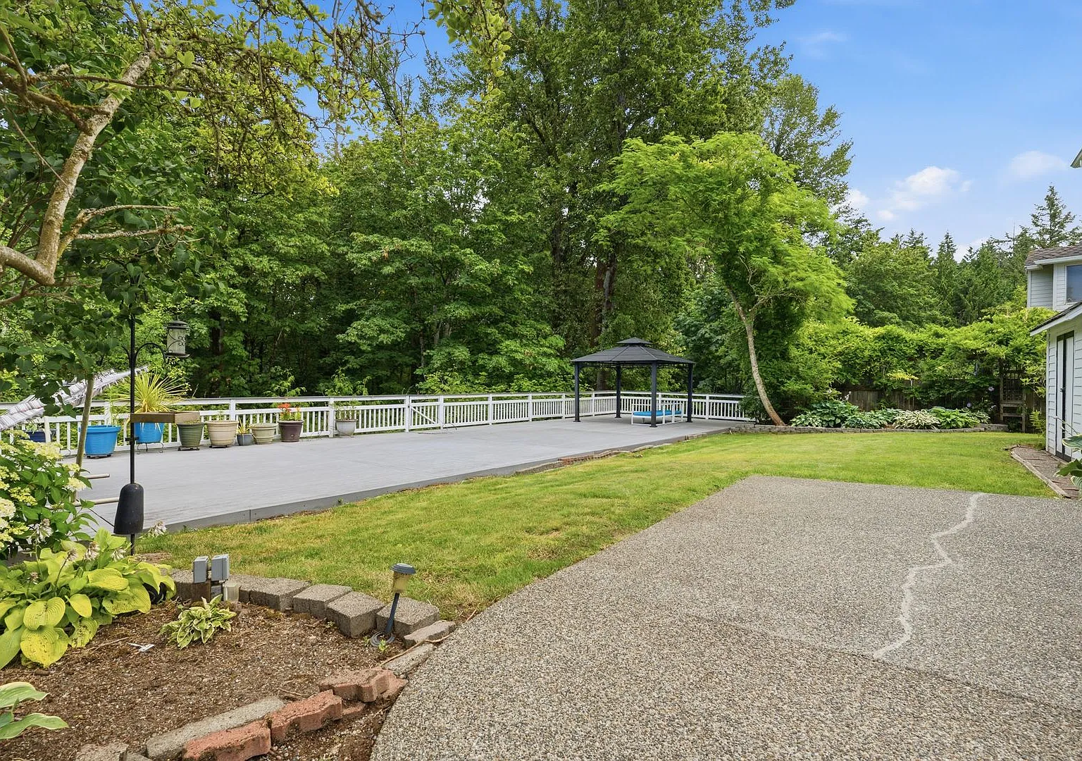 Beautiful 4 Bed 2.5 Bath Home in Renton — Photo 3
