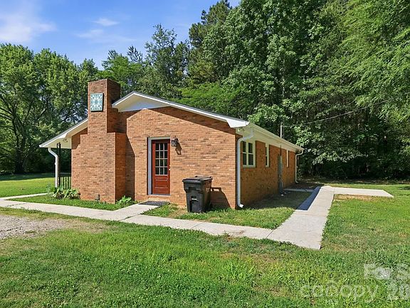 3rd image of 1108 Willoughby Rd