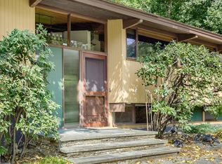 2 Rollingwood Dr, Worcester, MA 01609