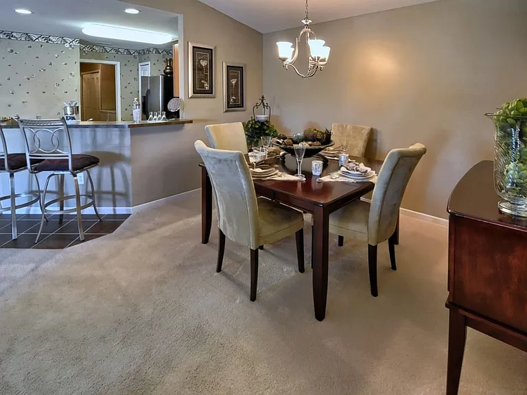 Ashford Apartments — Photo 53