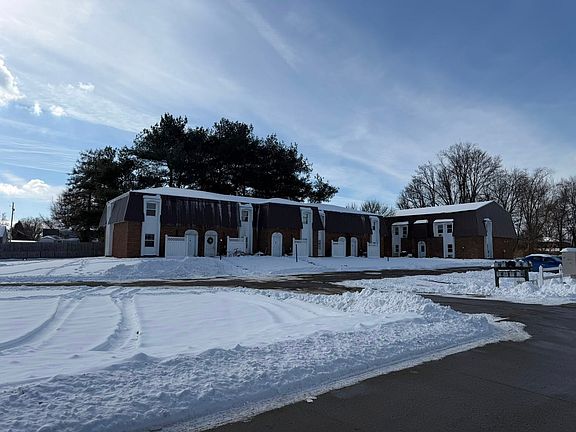 2nd image of 1815 Adams Ln #3