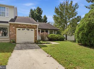 8 Heywood Ln, Sicklerville, NJ 08081