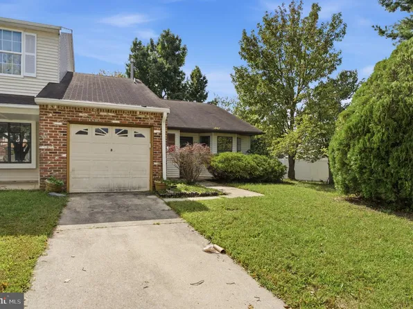 8 Heywood Ln, Sicklerville, NJ 08081