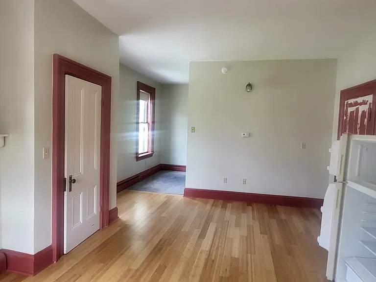 918 W 4th St #2 — Photo 2