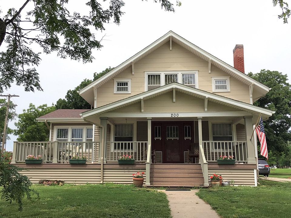 1st image of 200 N Wilhelm Ave