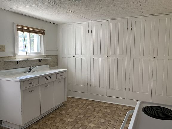 4th image of 103 S Church St #103-3