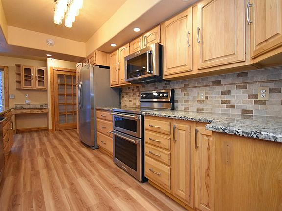 2nd image of 3265 Hillary Ave