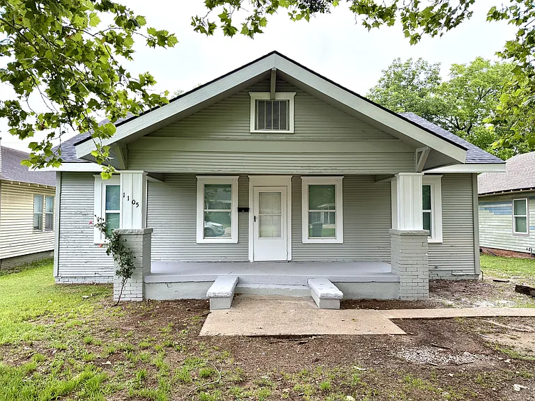 1105 NW Burch St — Photo 1