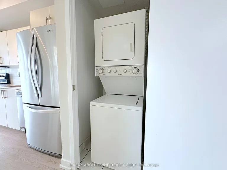763 Woodbine Ave #406 — Photo 9