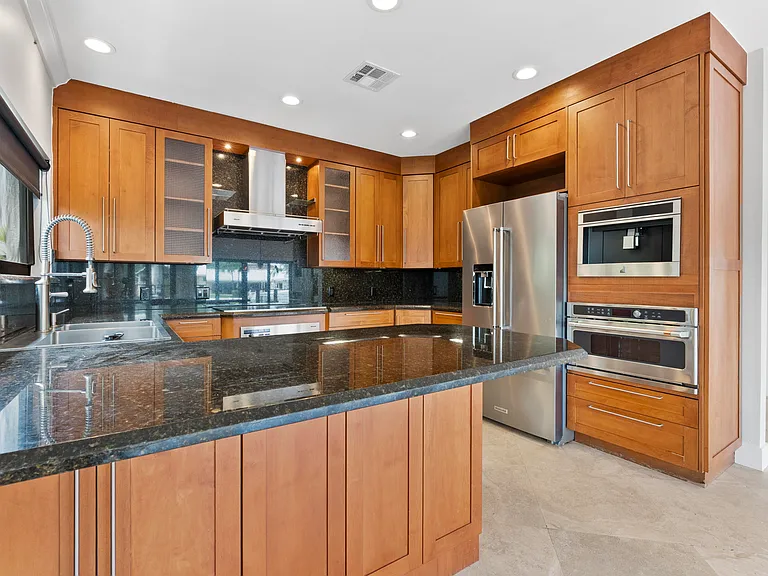 1121 Bel Air Dr #4 — Photo 10