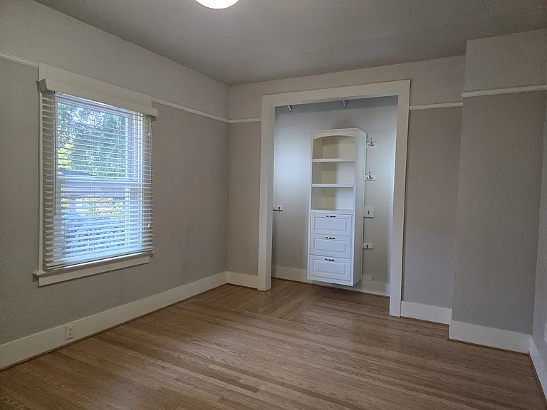 4512 N Commercial Ave — Photo 9