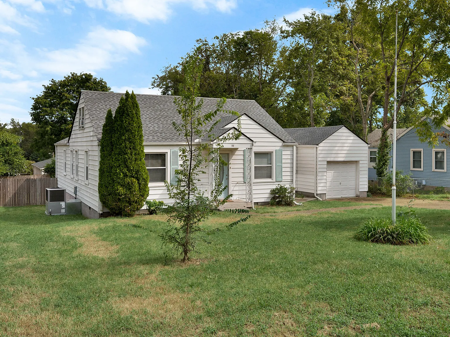 4 bed, 2076 sqft, $2,350 — Photo 3