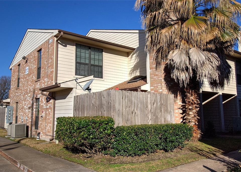 1st image of 10912 Gulf Fwy APT 34