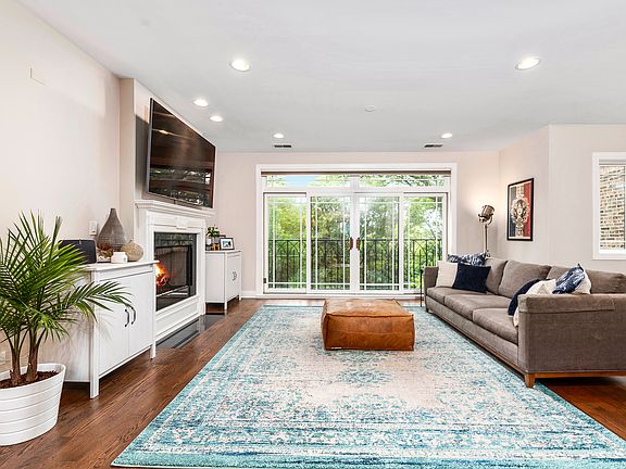 3rd image of 3005 W Logan Blvd APT 4