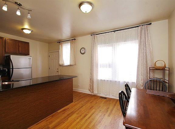 5th image of 6323 N Sacramento Ave APT 1E