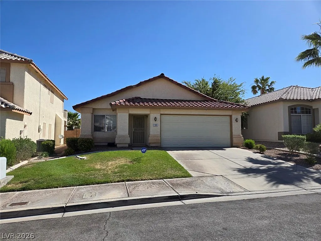 3 bed, 2.0 bath, 1633 sqft, $2,230 — Photo 2