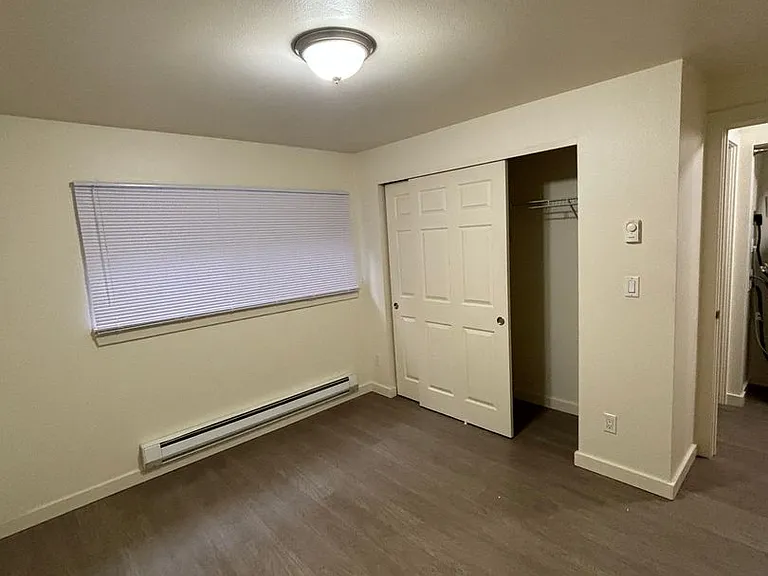 Thorndyke Apartments — Photo 11