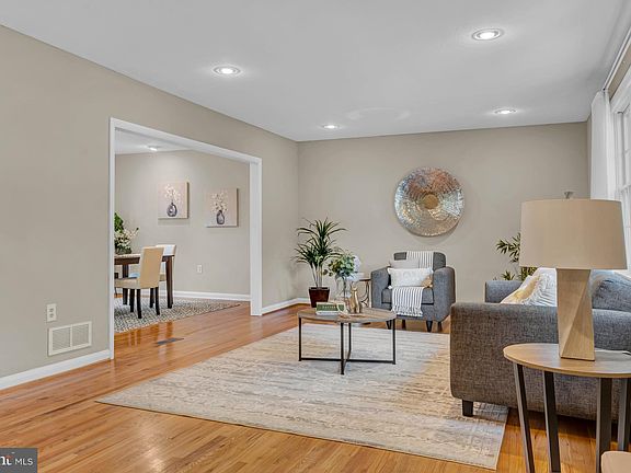 4th image of 2615 Marhill Dr