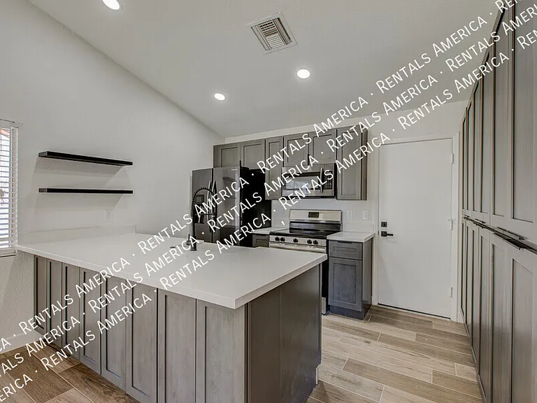 819 W Ross Ave — Photo 12