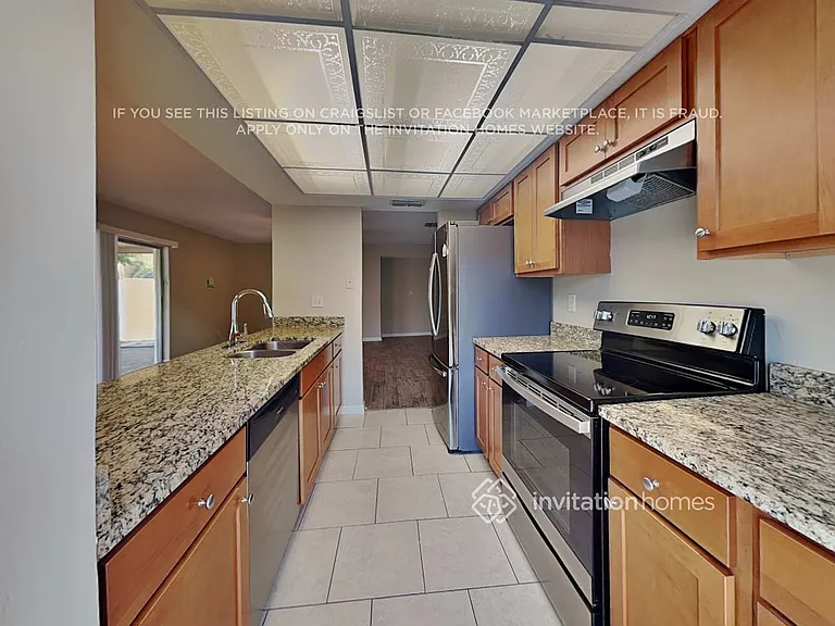 1030 Oakwood Dr — Photo 3