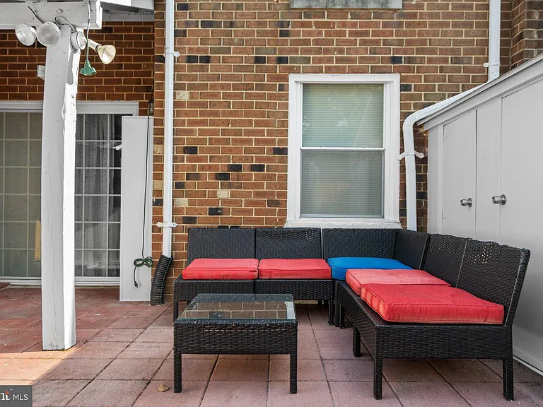 228 Stevenson Sq — Photo 38
