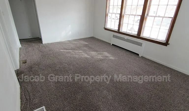 158 S 10th Ave — Photo 4