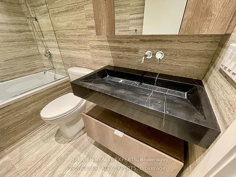 11 Yorkville Ave #3610 — Photo 32