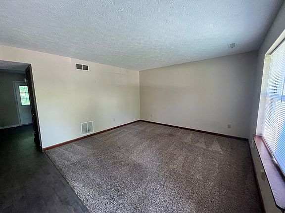 4th image of 575 Holly Ct #579