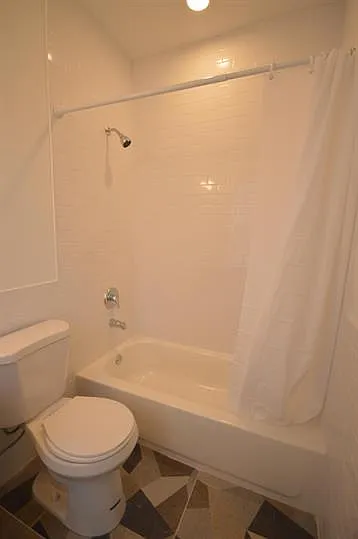 3131 1/2 Edgemont St #B — Photo 12