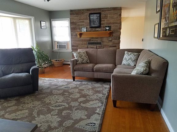 4th image of 18 Westwood Dr