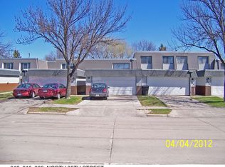 912 N 39th St, Grand Forks, ND 58203