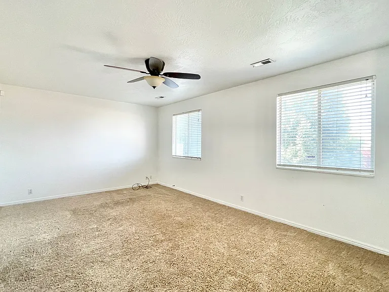 617 E Orangewood Ln — Photo 11