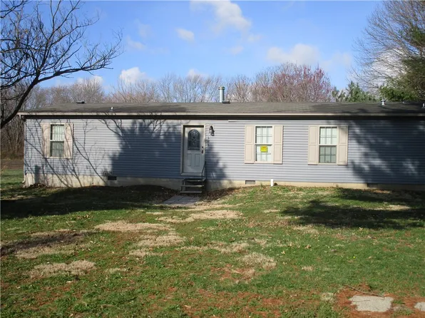 303 S Champlain St, Tower Hill, IL 62571